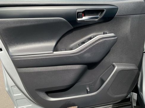 Used 2024 Toyota Highlander XLE image 15