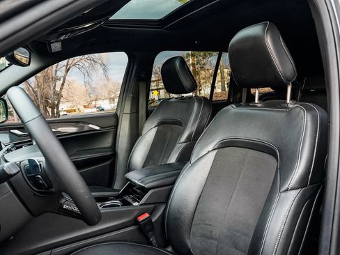 Used 2023 Jeep Grand Cherokee Altitude image 11