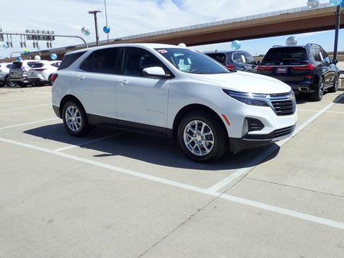 Used 2023 Chevrolet Equinox LT w/ LPO, Floor Liner Package image 5
