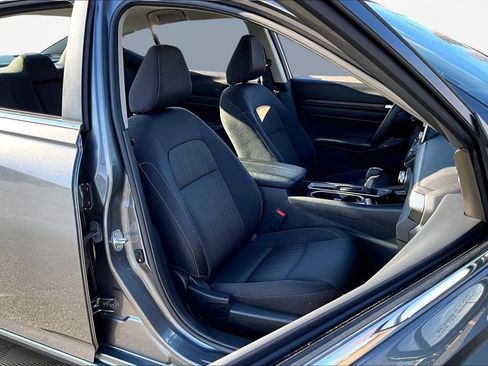Used 2024 Nissan Altima 2.5 SV image 21