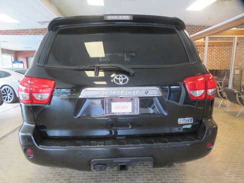 Used 2017 Toyota Sequoia Platinum AWD/4WD image 5