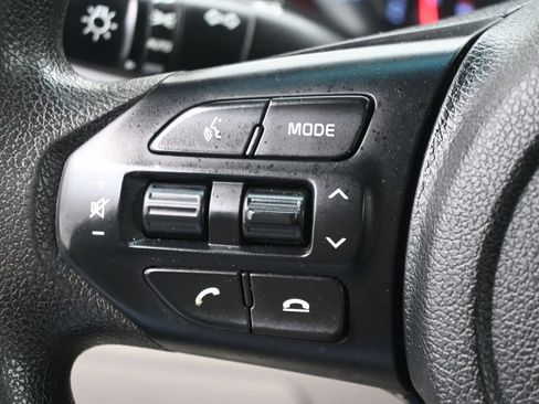 Used 2020 Kia Sedona LX FWD image 18