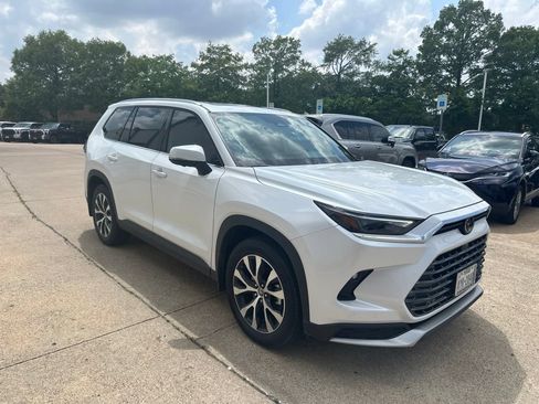 Used 2026 Toyota Grand Highlander AWD Hybrid image 2