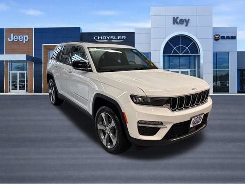 New 2025 Jeep Grand Cherokee Limited w/ Luxury Tech Group II AWD/4WD image 9