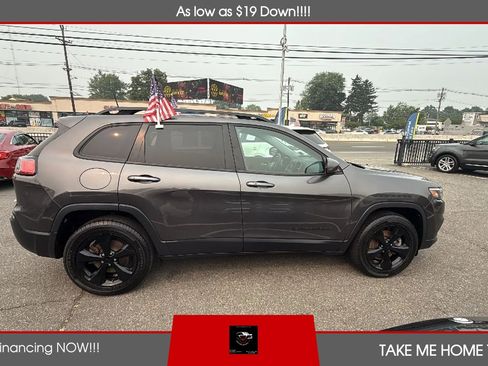Used 2019 Jeep Cherokee Latitude Plus AWD/4WD image 8