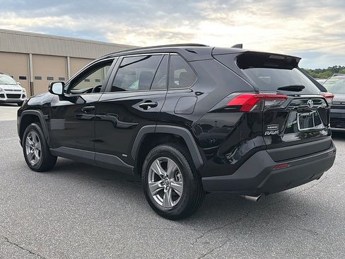 Used 2023 Toyota RAV4 LE AWD/4WD image 5