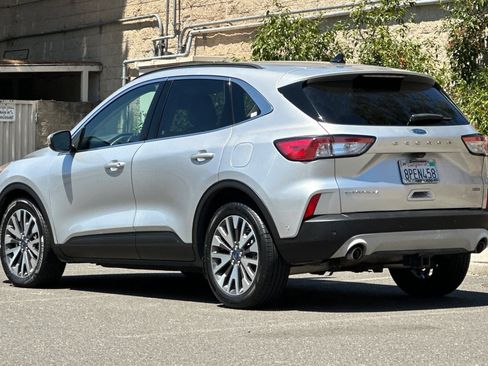 Used 2020 Ford Escape Titanium FWD image 5