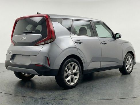 Used 2025 Kia Soul LX w/ LX Technology Package FWD image 9