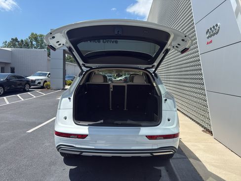 Used 2023 Audi Q5 2.0T Premium w/ Convenience Package AWD/4WD image 9
