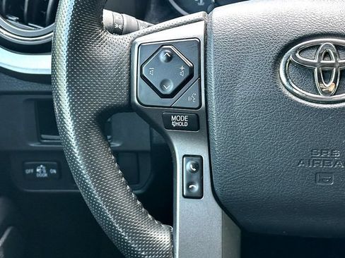 Certified 2018 Toyota Tacoma TRD Off-Road AWD/4WD image 22