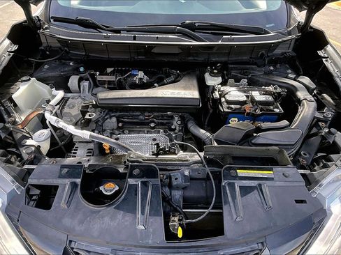 Used 2018 Nissan Rogue SV image 10