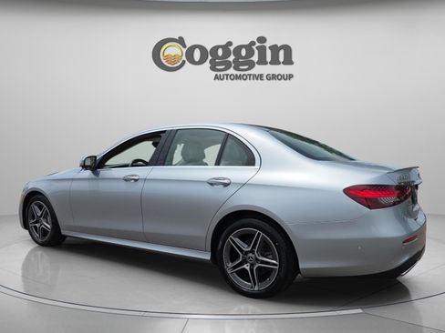 Used 2022 Mercedes-Benz E 350 4MATIC Sedan image 3