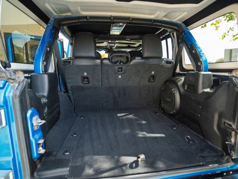 Used 2021 Jeep Wrangler Unlimited Rubicon w/ Xtreme Recon 35" Tire Package AWD/4WD image 30