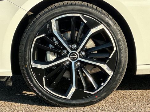 Used 2024 Nissan Altima 2.5 SR image 23