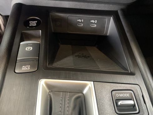 Used 2025 Nissan Kicks SV image 10