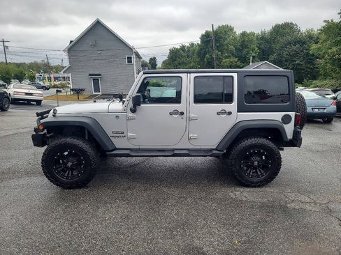 Used 2012 Jeep Wrangler Unlimited Sport w/ Dual Top Group AWD/4WD image 5
