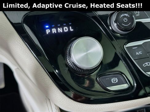 Used 2024 Chrysler Pacifica Limited image 18