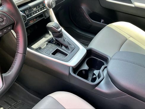 Used 2021 Toyota RAV4 XLE Premium FWD image 17