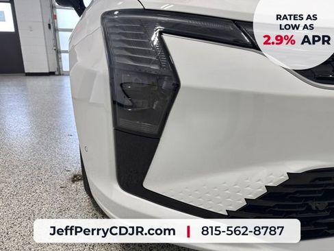 New 2027 Chrysler Pacifica Select FWD image 12