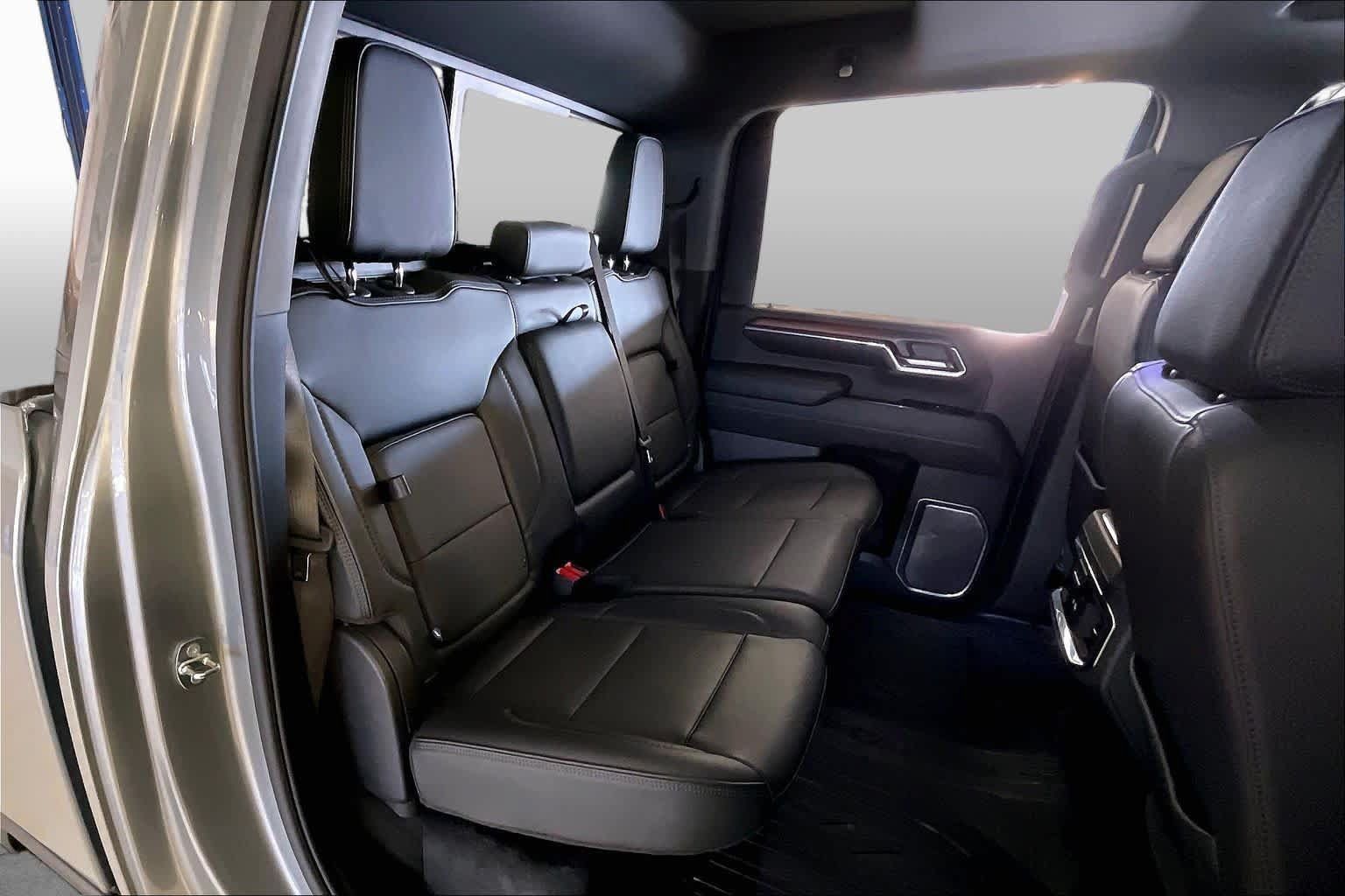 Used 2024 GMC Sierra 2500 Denali w/ Denali Reserve Package AWD/4WD image 18