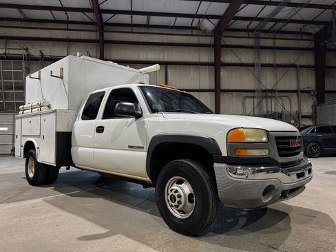 Used 2004 GMC Sierra 3500 W/T image 1