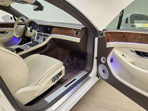 Used 2022 Bentley Continental GT image 25