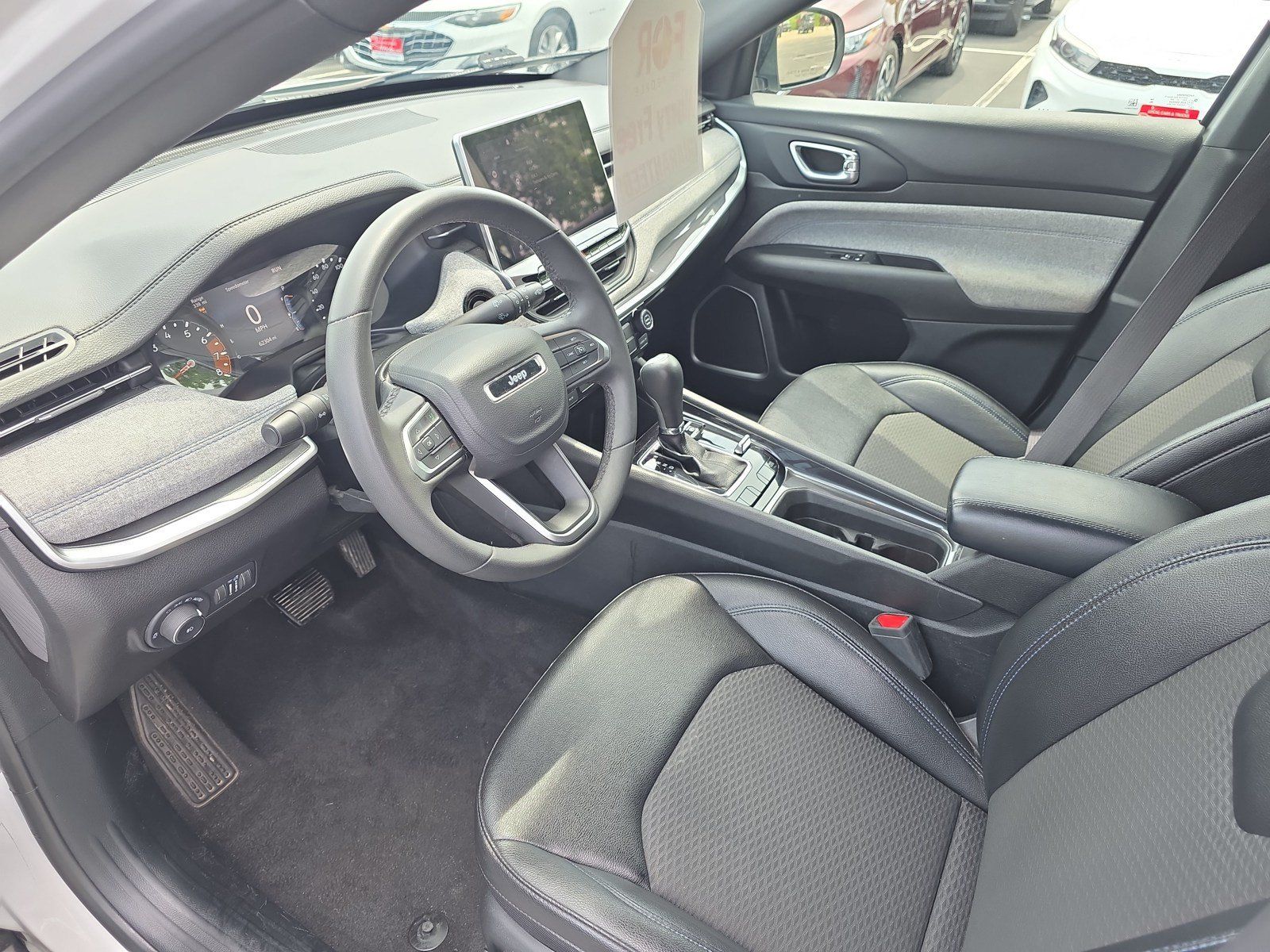 Used 2024 Jeep Compass Latitude AWD/4WD image 12