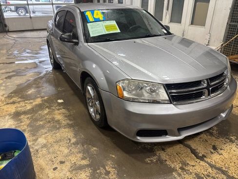 Used 2014 Dodge Avenger SE image 1