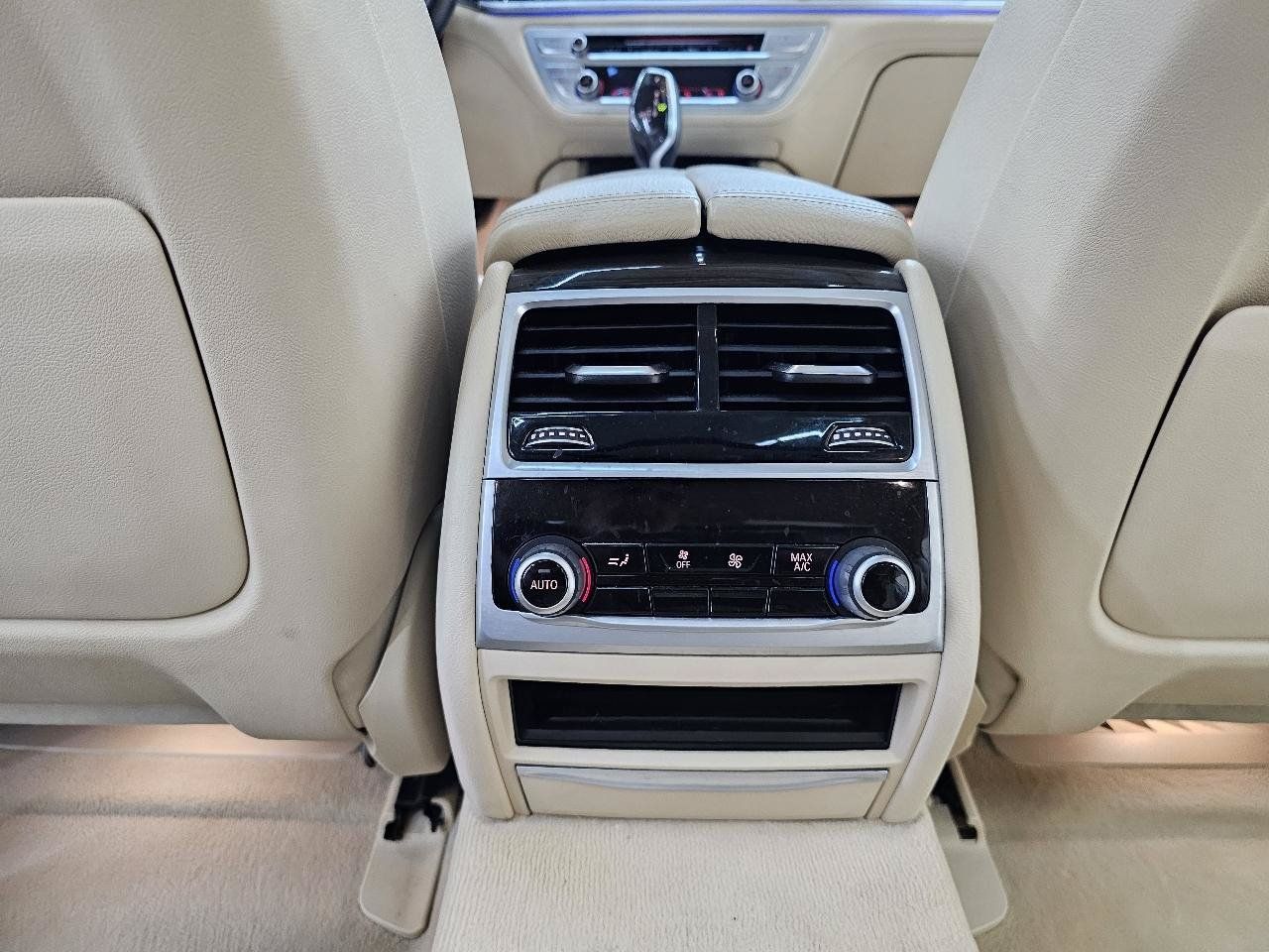 Used 2019 BMW 740i RWD image 29