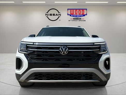 Used 2025 Volkswagen Atlas Peak Edition SE AWD/4WD image 6