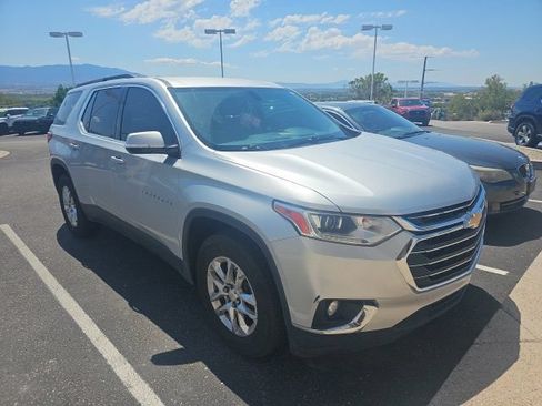 Used 2019 Chevrolet Traverse LT FWD image 2