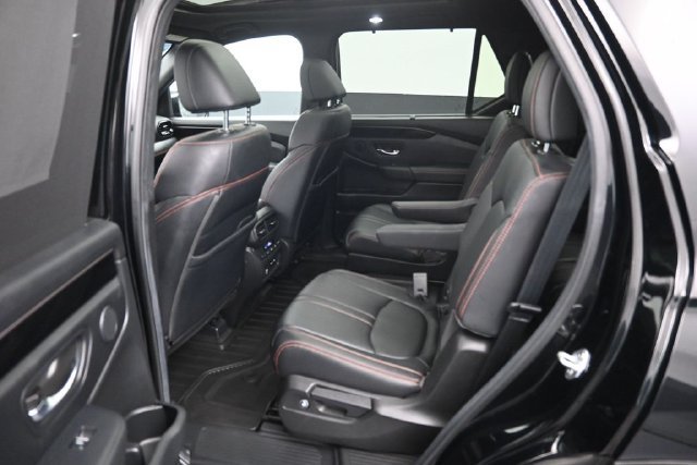 Used 2025 Honda Pilot TrailSport image 10