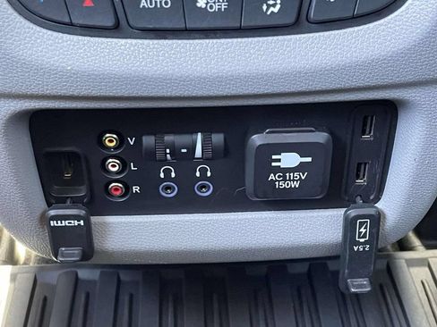 Used 2018 Honda Pilot Touring image 14