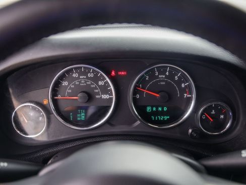 Used 2016 Jeep Wrangler Unlimited Sahara w/ Connectivity Group image 11