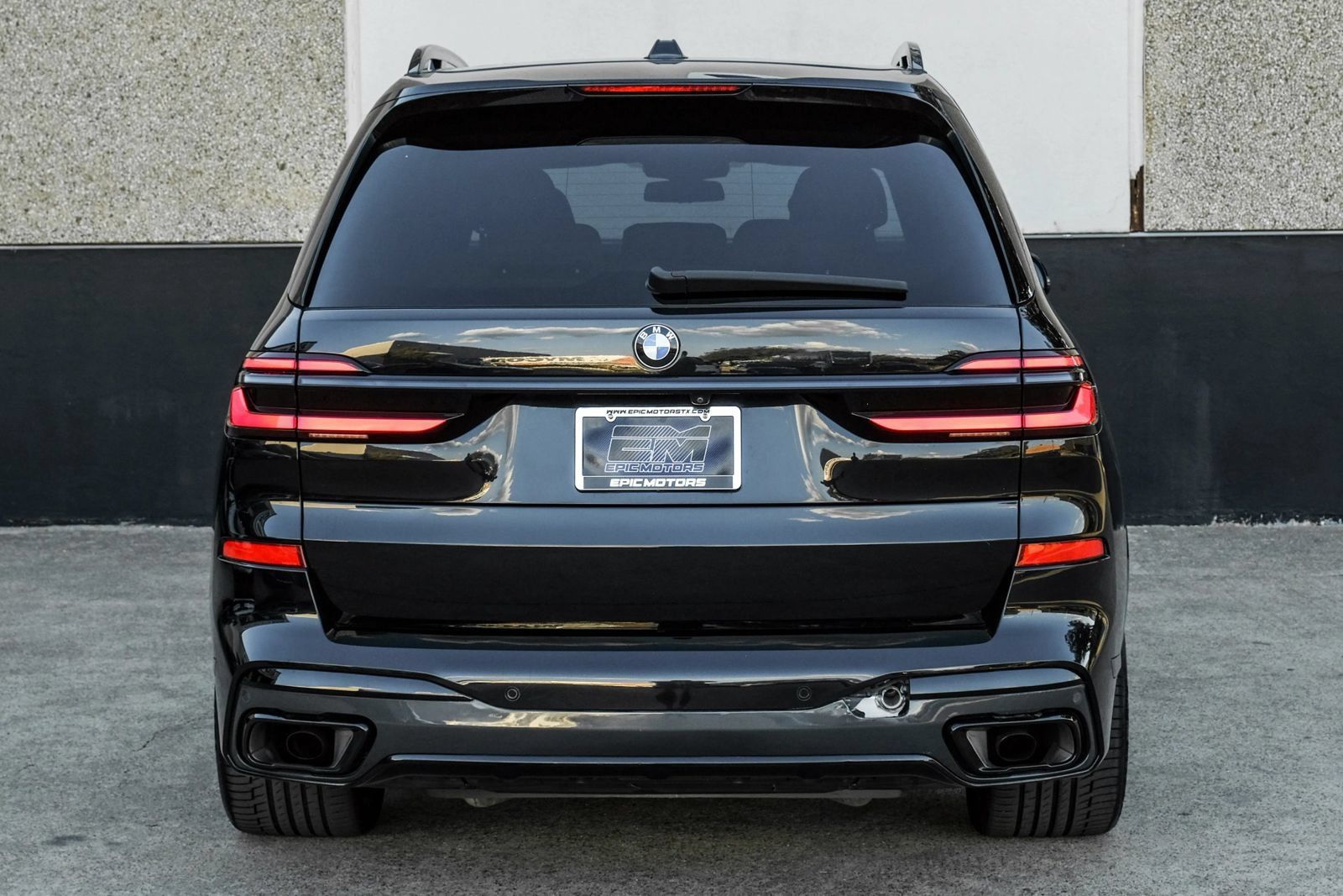Used 2024 BMW X7 xDrive40i w/ M Sport Package AWD/4WD image 9