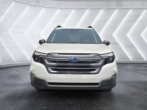 Used 2025 Subaru Forester Premium AWD/4WD image 8