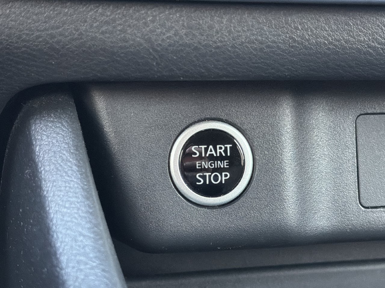Certified 2023 Nissan Rogue SV FWD image 9
