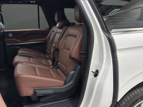 Used 2025 Lincoln Navigator L Reserve AWD/4WD image 23