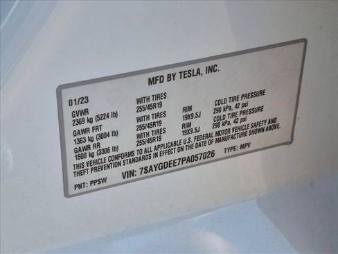 Used 2023 Tesla Model Y Long Range AWD/4WD image 23