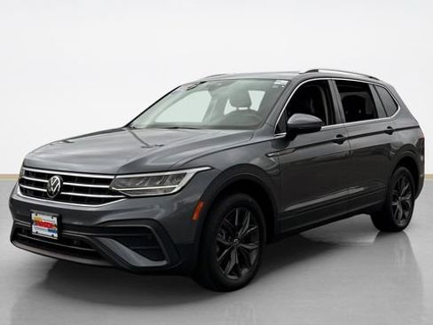 Used 2022 Volkswagen Tiguan SE w/ Panoramic Sunroof Package AWD/4WD image 6