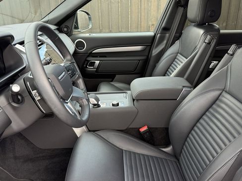 Certified 2025 Land Rover Discovery Dynamic SE image 11