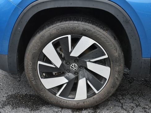 Used 2024 Volkswagen Atlas Cross Sport SE image 11