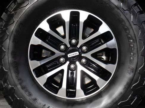 Used 2019 Ford F150 Raptor w/ Equipment Group 802A Luxury AWD/4WD image 10
