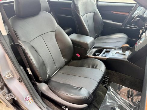 Used 2014 Subaru Outback 3.6R Limited AWD/4WD image 4