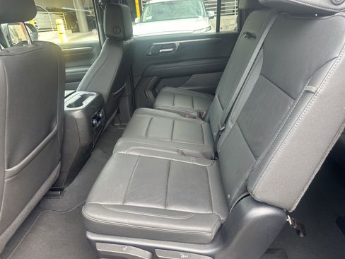 Used 2025 Chevrolet Suburban Z71 image 10
