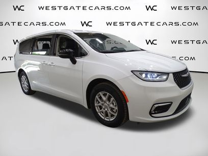 Used 2024 Chrysler Pacifica Touring-L