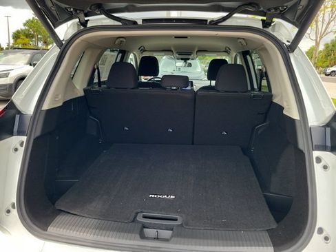 Certified 2026 Nissan Rogue SV FWD image 10