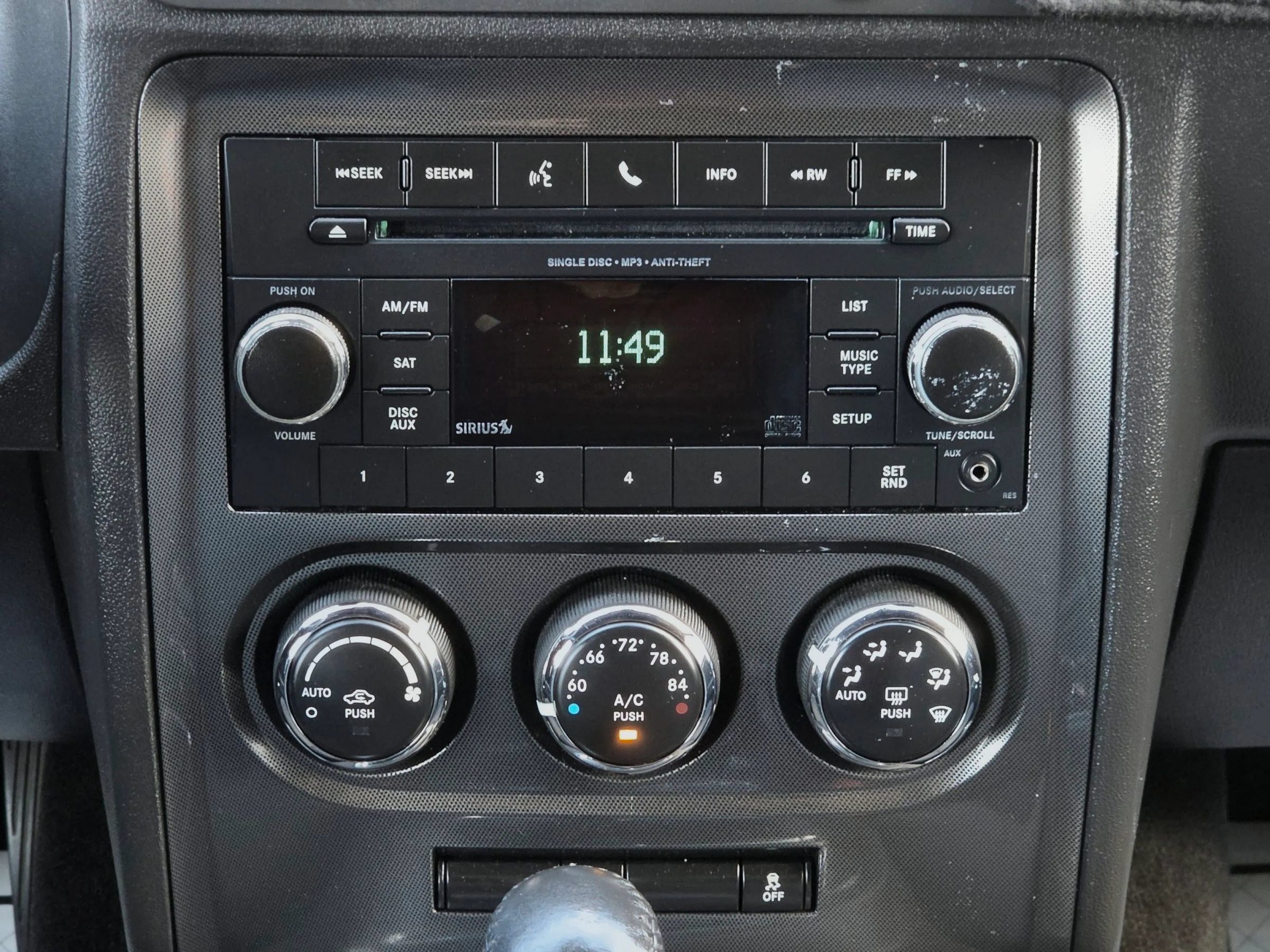 Used 2014 Dodge Challenger SXT RWD image 11