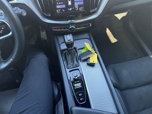 Used 2019 Volvo XC60 T5 R-Design image 30