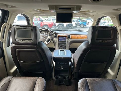 Used 2014 Cadillac Escalade ESV Platinum AWD/4WD image 42